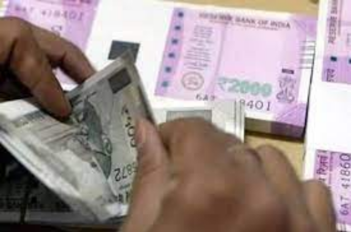 भारत महंगाई झेल रहा और अमीर भारतवासी स्विस बैंक में जमा कर रहे हैं सबसे ज्यादा पैसे