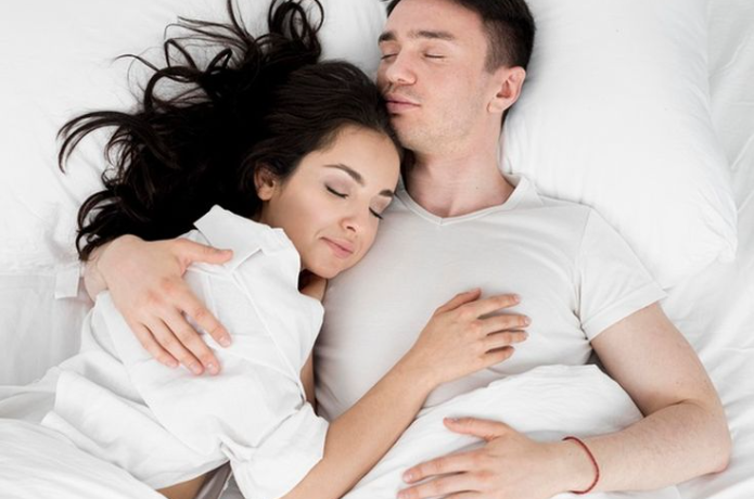 पत्नी के साथ सोने के लिए रोज 320 किमी का सफर, दिलचस्प है प्यार की असली कहानी - News 24 